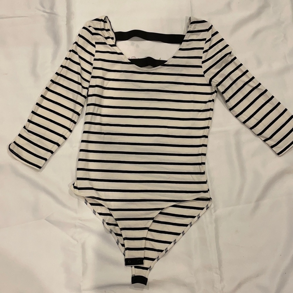 Quarter sleeve body suit